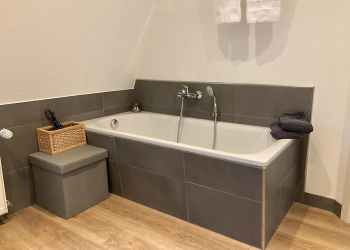 Schlossblick I - Zeit Zum Entspannen In Exklusiver Mit Panoramablick, Parkplatz, Wlan, Smart-tv Daire